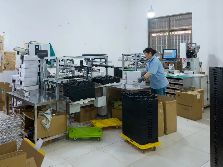 Packing during optical lens production